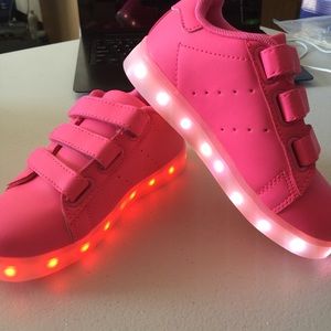 LED LIGHTS UP KIDS SNEAKERS-PINK COLOR